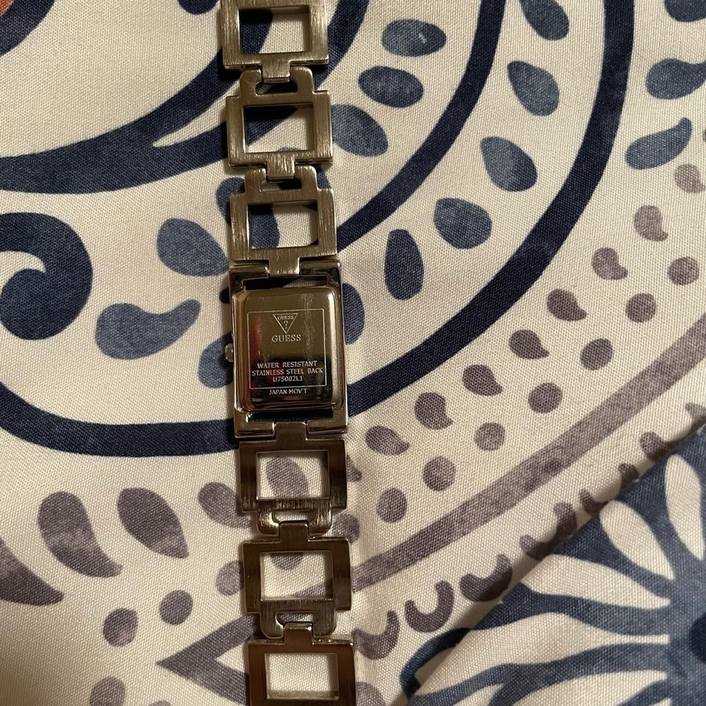 Silver Guess watch - Picture 4 of 6